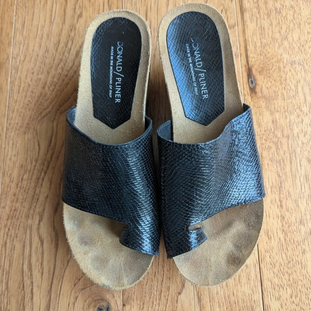 Donald Pliner Platform Wedge Sandals Black Snakeskin Embossed Cork Womens 7B